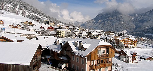Skidorten Vigo di Fassa i italienska Dolomiterna.